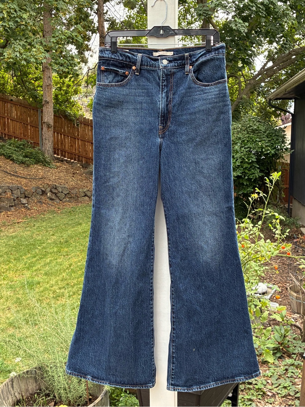 Levi's Ribcage Bell Dark Wash Women's Jeans, 31W 32L